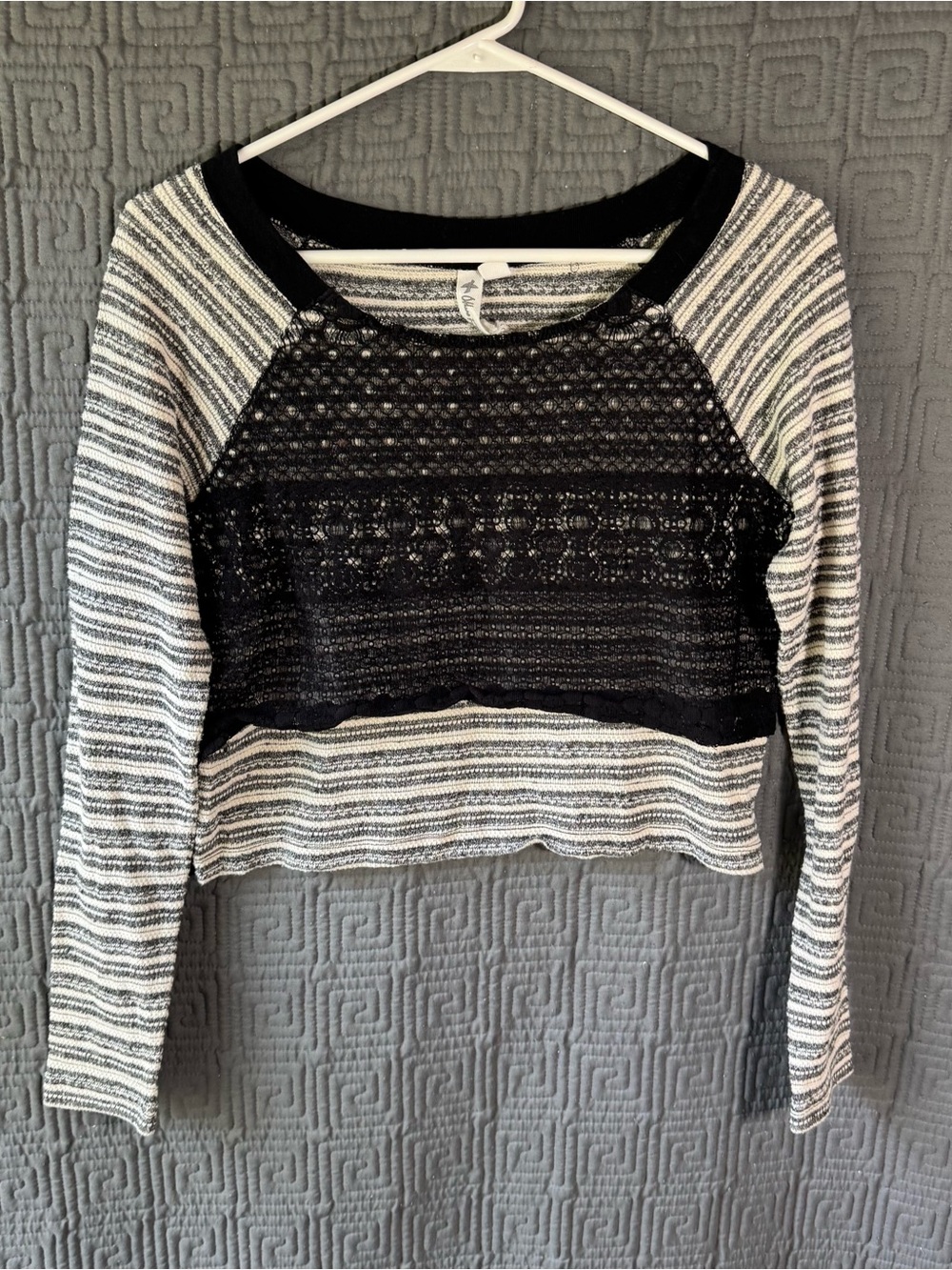 Others Follow T-Shirt Pullover Women’s Small Boho Crochet Knit Striped Crop Top